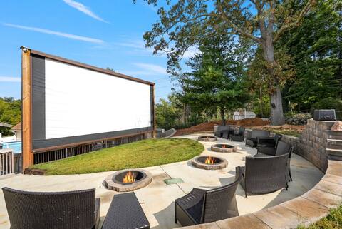 Relax in a Smoky Mtn getaway near Knoxville