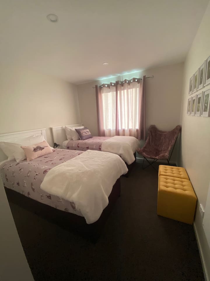 Стая с 2 единични легла