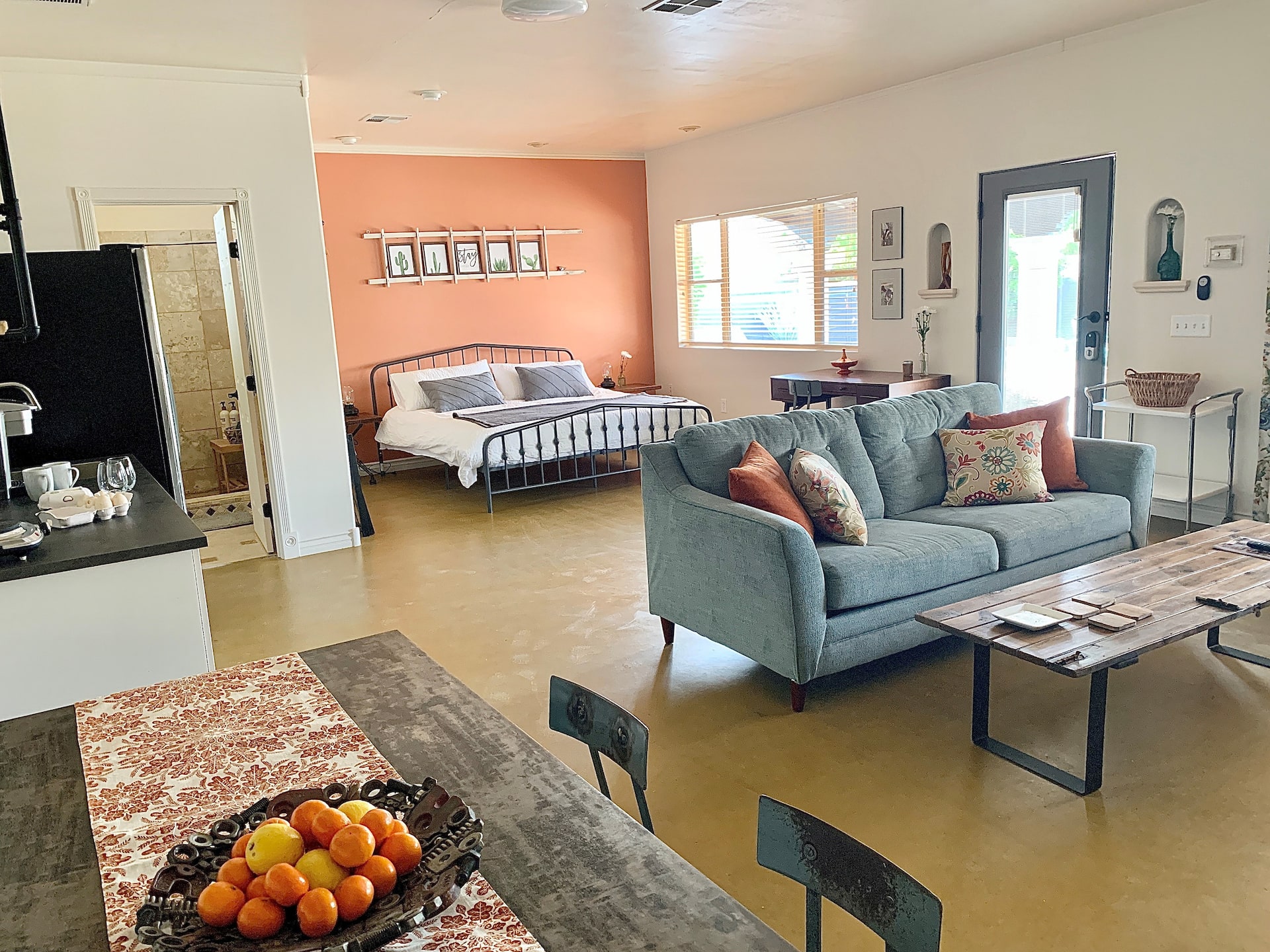 La Cabra Casita: Poolside Oasis on an Urban Farm