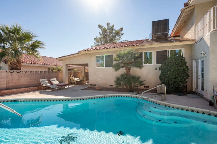 Big House & Views – 10 minutes to LV Strip