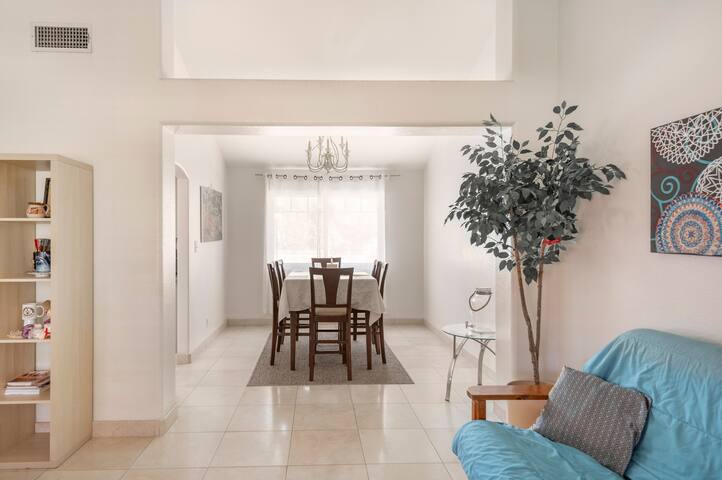 Big House & Views – 10 minutes to LV Strip gallery image 4