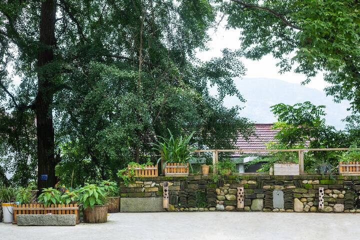 花筑 近白马崖景区丨浙西大峡谷丨龙井峡大龙湾漂流丨大床房丨含早丨花筑枫香小院丨免费停车丨 花筑 近白马崖景区丨浙西大峡谷丨龙井峡大龙湾漂流丨大床房丨含早丨花筑枫香小院丨免费停车丨