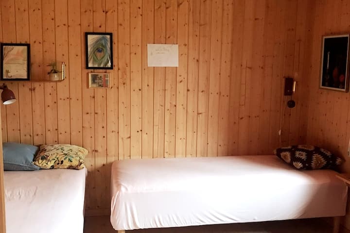 Spavaća soba 3 - krevet 2 x 80 x 200 cm / spavaća soba 3