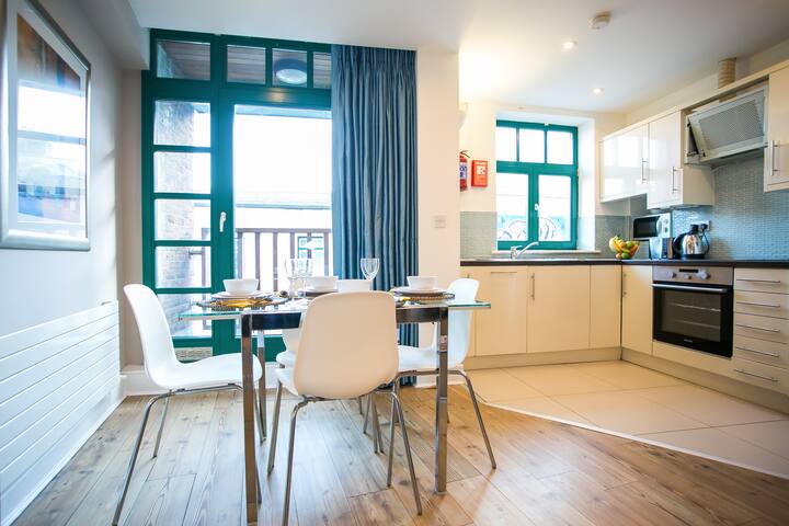 Temple Bar Modern 2 Bed Apt in the heart of city gallery image 4