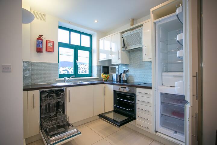 Temple Bar Modern 2 Bed Apt in the heart of city gallery image 5