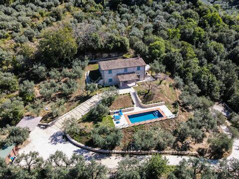 Villa with private pool and AC 1km from village