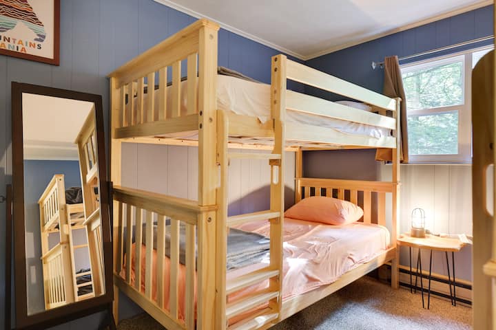 Unten "Kinder" Schlafzimmer. Etagenbett.