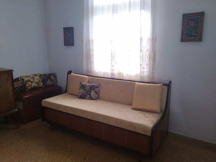 Nappali - kanapé egyszemélyes ággyal