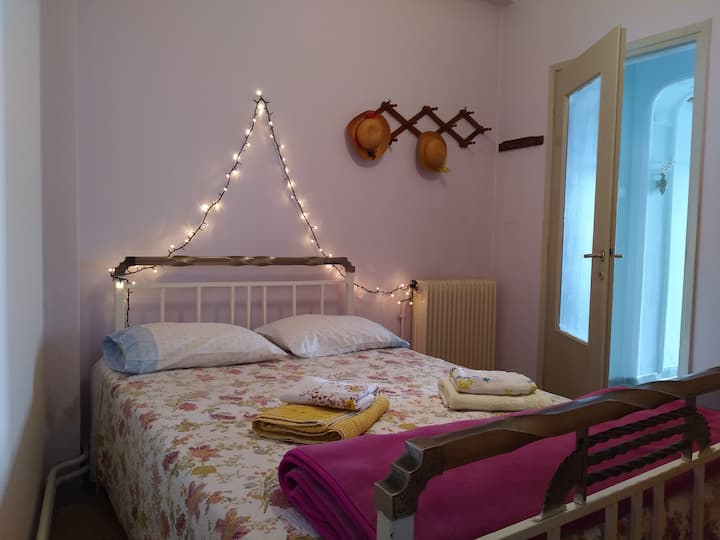 Hálószoba - 1 vintage kétszemélyes ágy