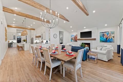 Lakeshore Retreat