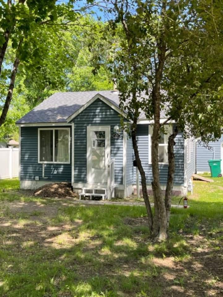 2 Bedroom House with Vintage Charm near Hospital Houses for Rent in