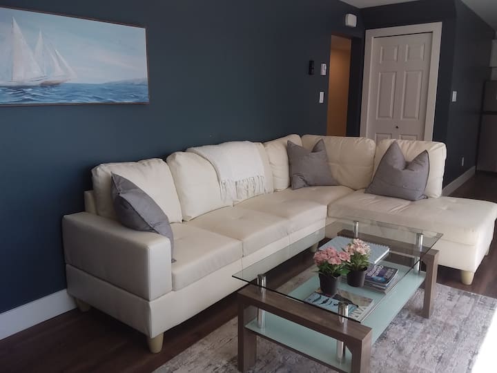 Waterfront! Location! 2 Bedroom Harbour Suite - Sooke