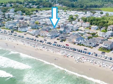 Renovated beach house w/amazing deck & ocean views