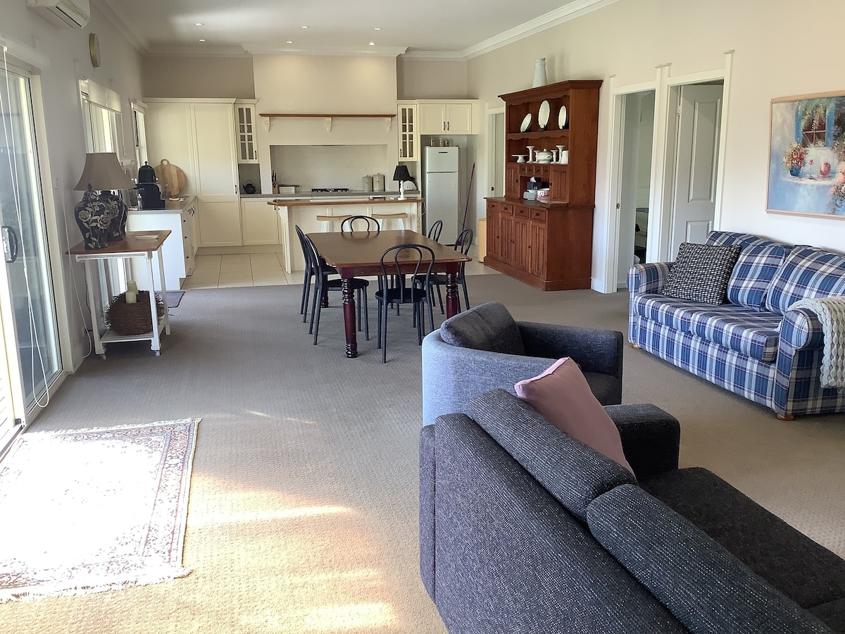 Popular Airbnb listing: Gerringong Country and Beach in Gerringong