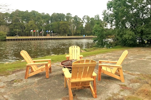 Waterlily Waterside Cottage with Game Room
