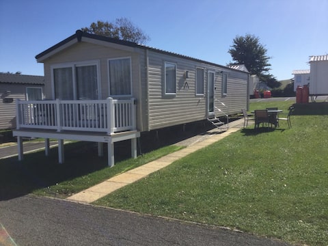 Popular Airbnb listing: 'The Nest' Weymouth Bay Haven with bath sleeps 6 in Weymouth