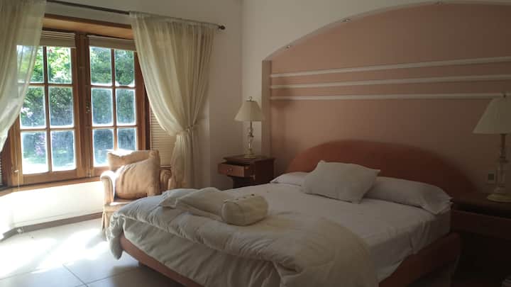 חדר שינה ראשי - צמוד 
מזגן