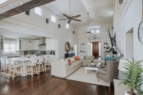 Top Airbnb: Luxury Family Beach House {HTD Pool/Spa-Game Room} in Isle Of Palms