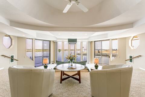 Lighthouse Holiday Home in Discovery Bay