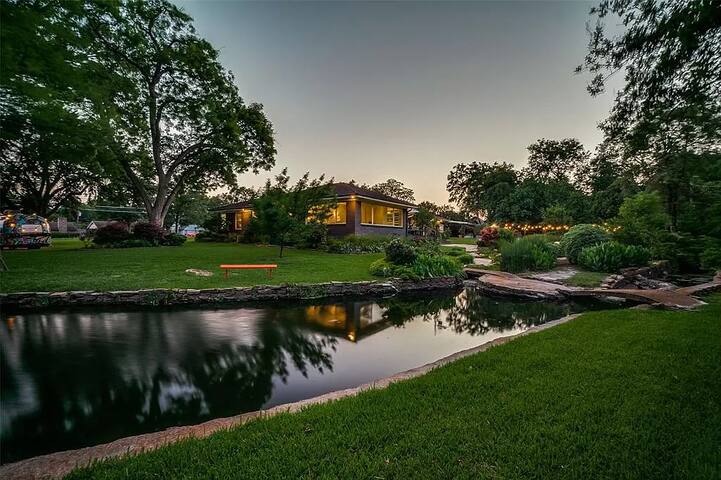 Pickleball Vacation In Dallas! Private 30×60 Court gallery image 5