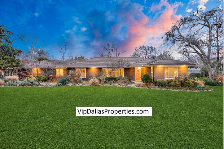 Pickleball Vacation In Dallas! Private 30×60 Court gallery image 4