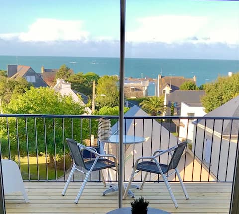 Annonce Airbnb populaire: Sea on the Balcony, Breathtaking Ocean View! à Concarneau