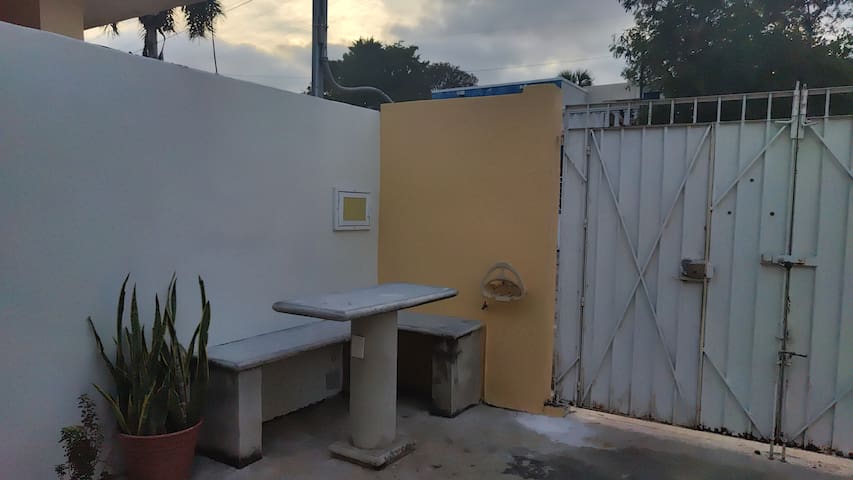 Entire home with 1 bedrooms in Mérida - Céntrico, completo y cálido departamento -VA2-