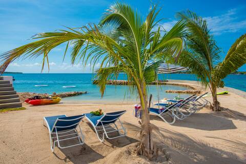 Luxe Grand Villa, Modern Luxurious w/private beach