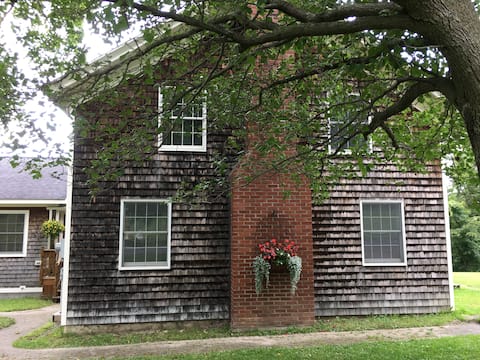 Top Airbnb: Cank's I-2.5 MILES-Dreams Park-3 MILES-Cooperstown in Hartwick Seminary