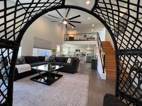 Successful Airbnb property: KING beds, Work Office, Sauna, Massage Chair &more in North Loop