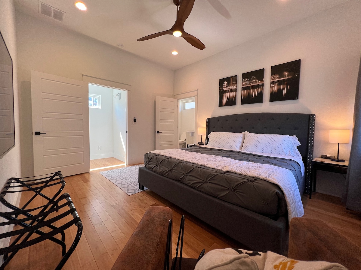 KING beds, Work Office, Sauna, Massage Chair &more