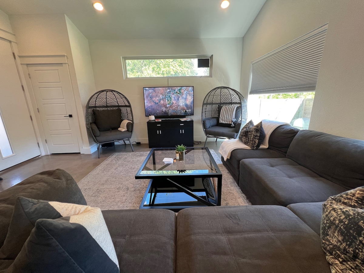 KING beds, Work Office, Sauna, Massage Chair &more
