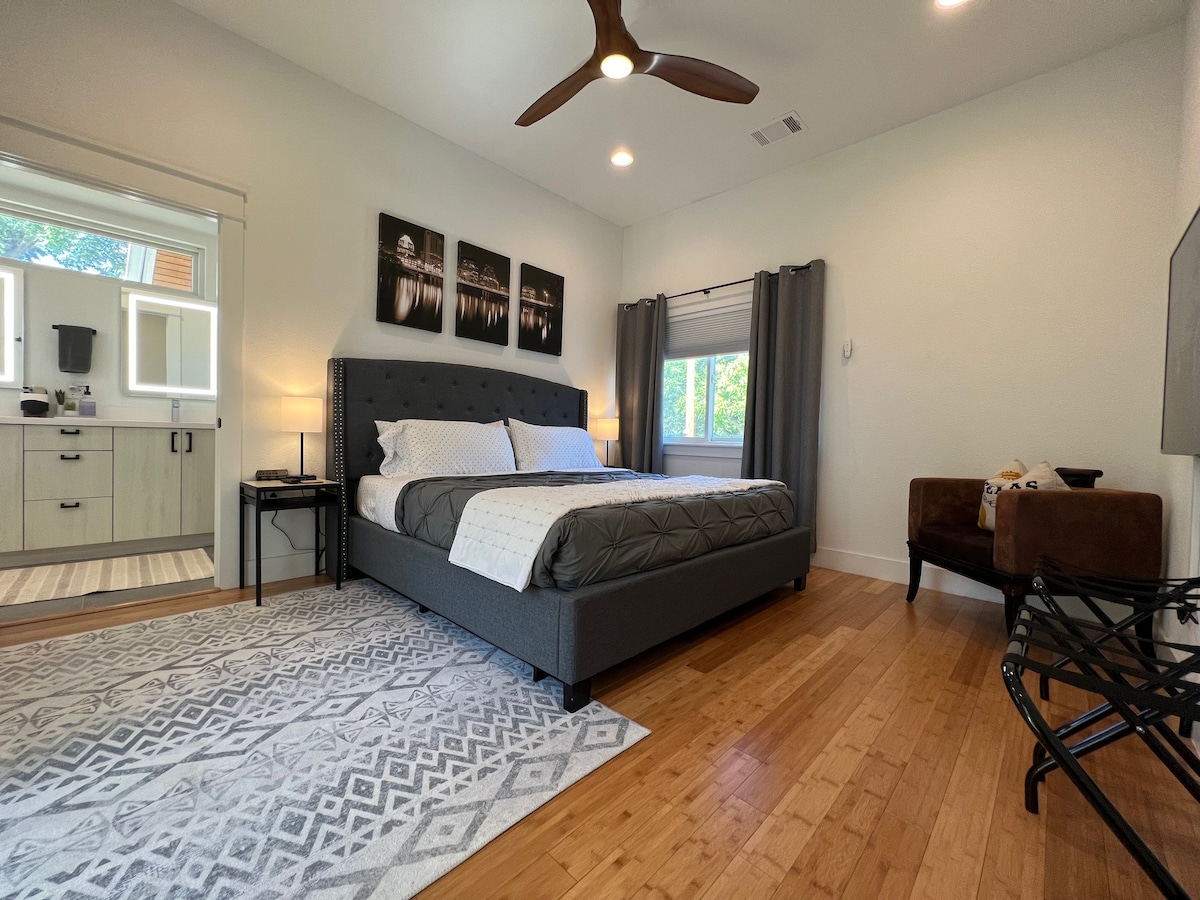KING beds, Work Office, Sauna, Massage Chair &more