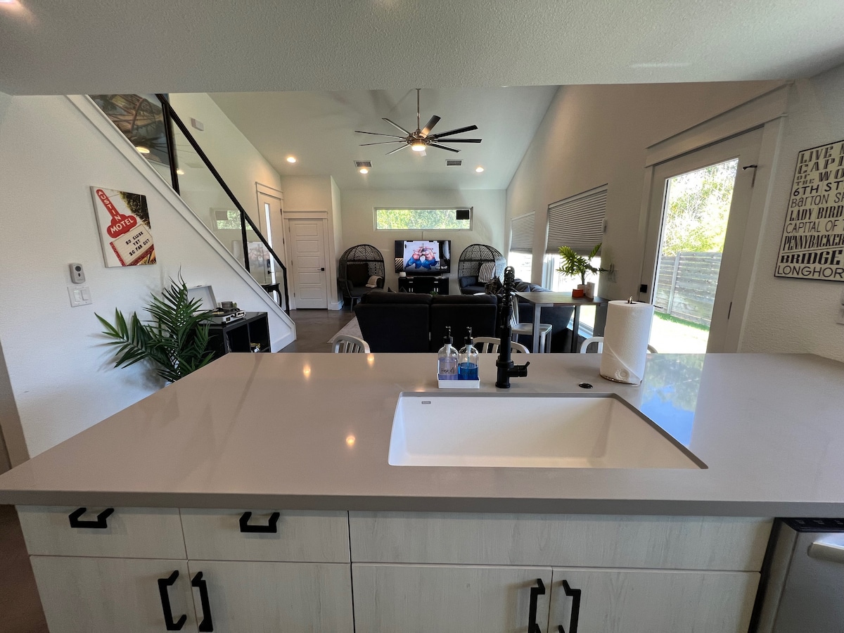KING beds, Work Office, Sauna, Massage Chair &more