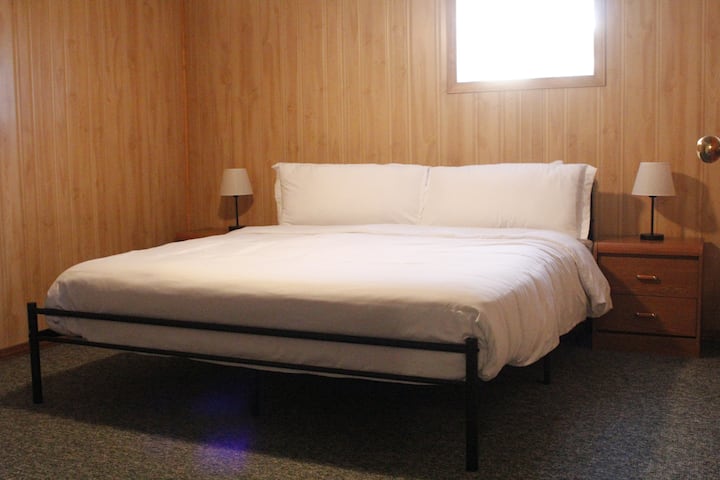 Bedroom 4, with King bed