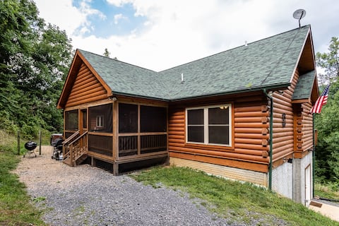 Buck's Run: Shenandoah Mountain Log Cabin w/ View
