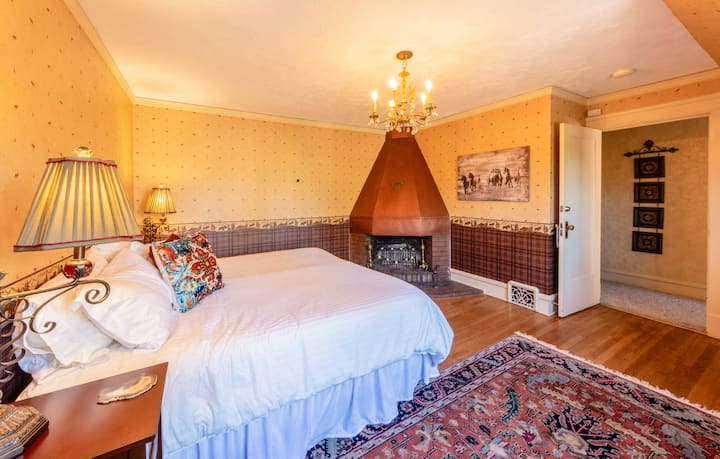 Welcome to the Fireplace Suite! Original fireplace constructed out of copper, not currently in use but nonetheless beautiful in its craftsmanship and history. Sleeps 2 and can be split into 2 Twins