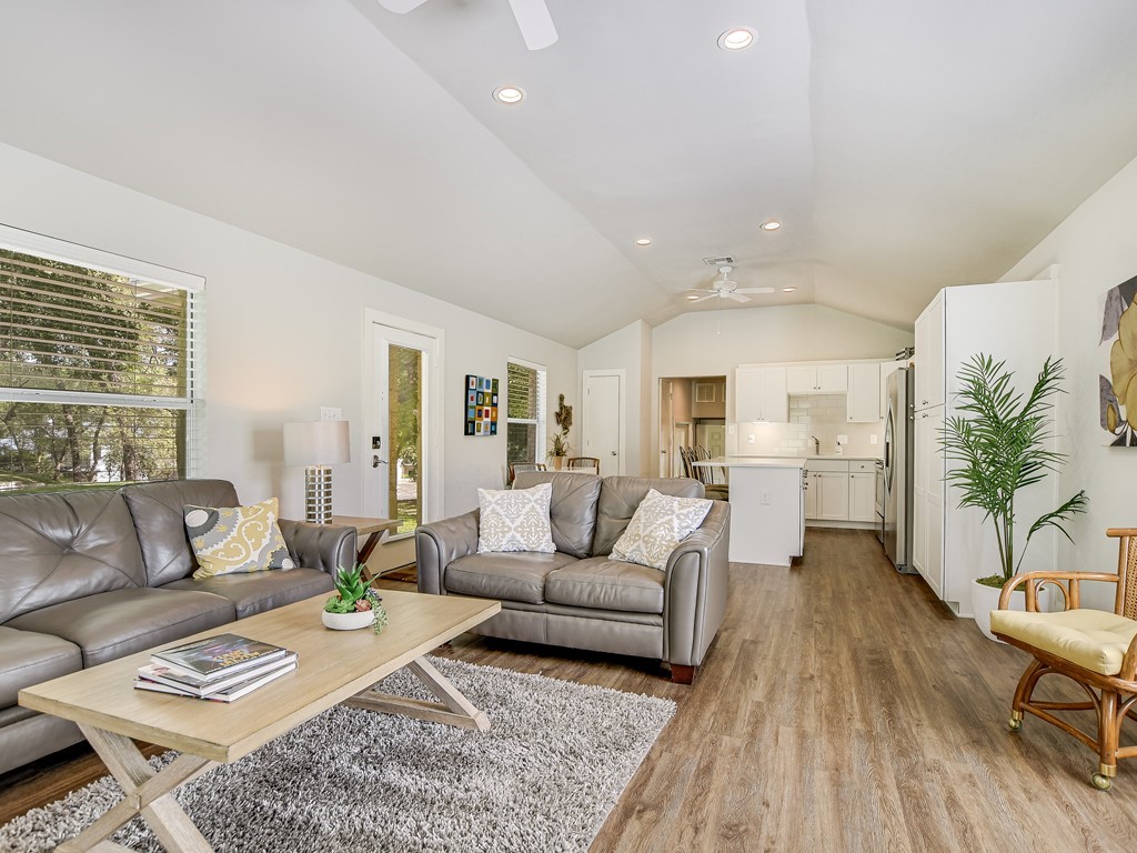 Cottage near Lake Austin with dock privileges
