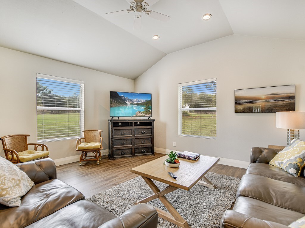 Cottage near Lake Austin with dock privileges