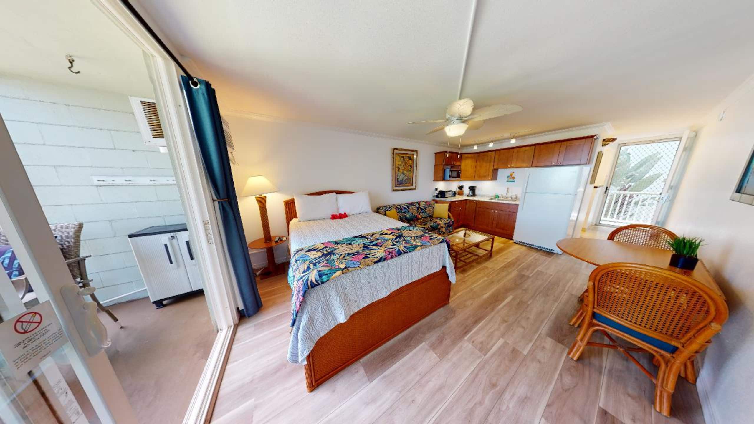 Condo in Kailua-Kona · ★4.89 · 1 bedroom · 2 beds · 1 private bath - Image 9
