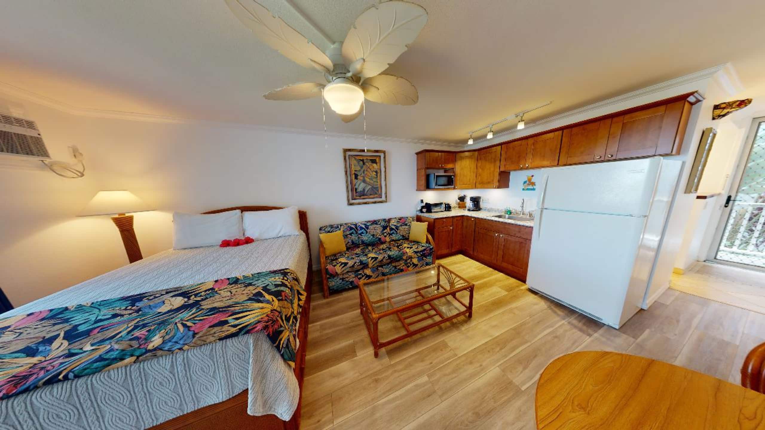 Condo in Kailua-Kona · ★4.89 · 1 bedroom · 2 beds · 1 private bath - Image 12