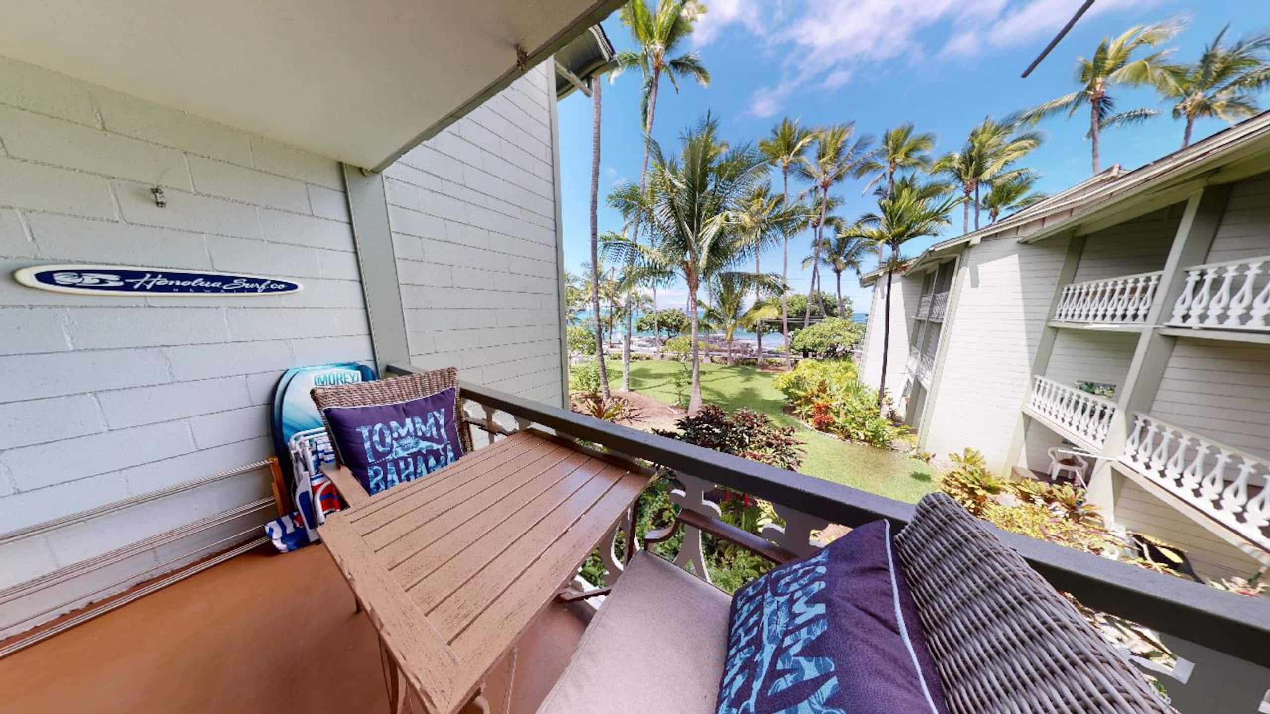 Condo in Kailua-Kona · ★4.89 · 1 bedroom · 2 beds · 1 private bath - Image 17