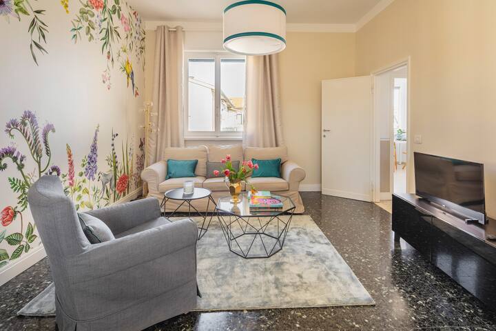 Bright and airy penthouse for friends and family