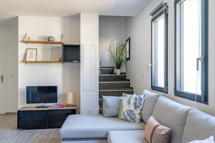 Maison Neuve, Terrasse + Parking Ve, 150m Du Port - Bandol