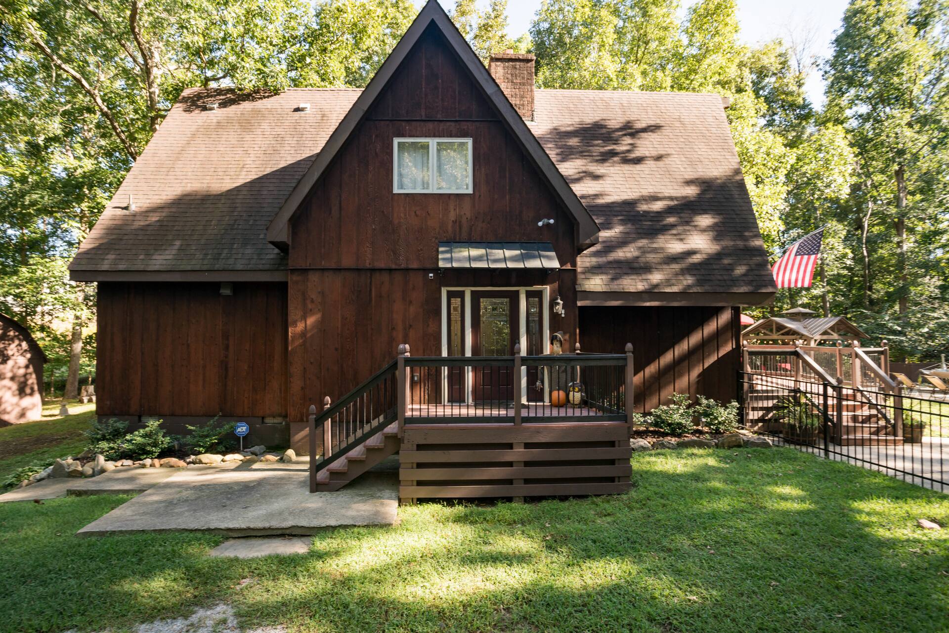 Mountain Cabin in Town — photo 3