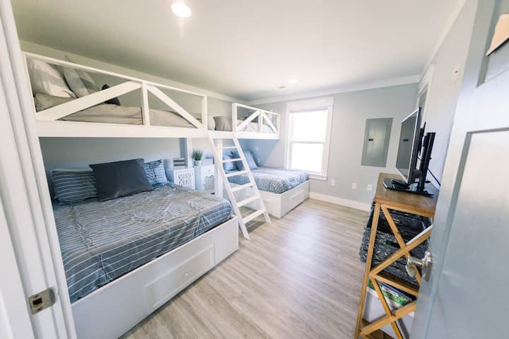 Custom designed bunk room.  2 queen beds with twins above.  Every kids dream!!   Removable ladder for small children.  