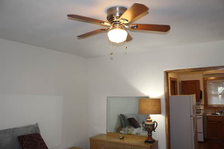 Holly Street Studio C. Clean Quiet Cozy No Fees! - Hot Springs, AR
