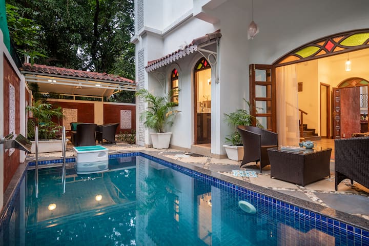Luxurious 5 BHK Villa with a Pool near Candolim