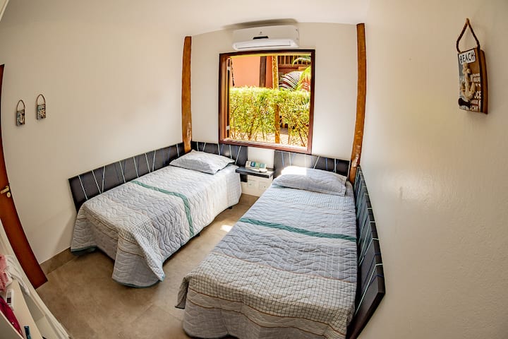 Room with 2 single beds
