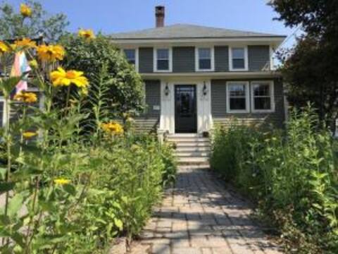 Beautifully Modern Downtown Ogunquit Home